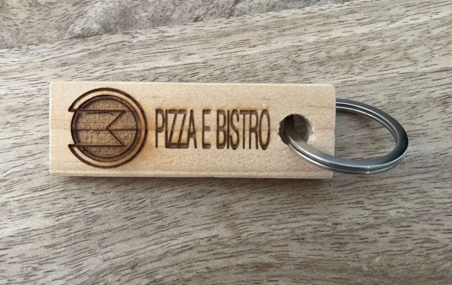 RR Meubles et déco, création de meuble et de décoration artisanaux avec des matériaux recyclés ou recyclables